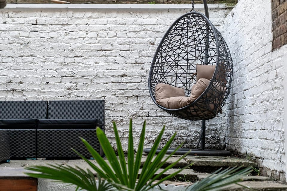 Patio, Day, Living room, Seating area