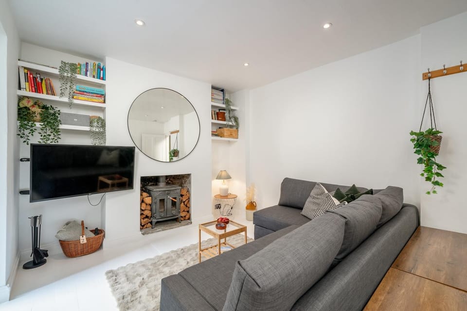 Library, TV and multimedia, Living room, Seating area