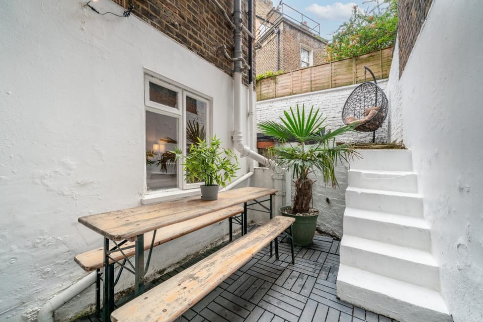 Property building, Patio, Day, Dining area