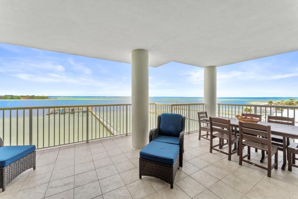 Destin West Osprey 602 - Amazing Views of Bay - Lazy River Apartment in Okaloosa Island