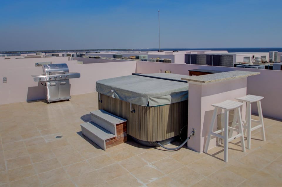 Destin West Osprey PH-06 - End Unit 3BR Penthouse - Private Rooftop Hot Tub & BBQ Apartment in Okaloosa Island
