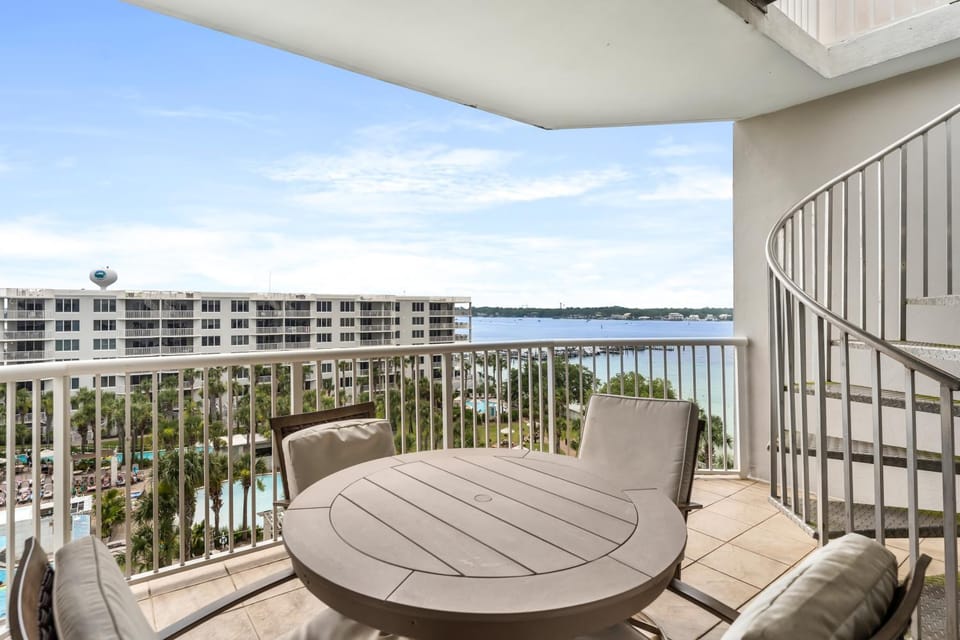 Destin West Osprey PH05 - Penthouse Luxury - Rooftop Terrace - Private Hot Tub & Grill Apartment in Okaloosa Island