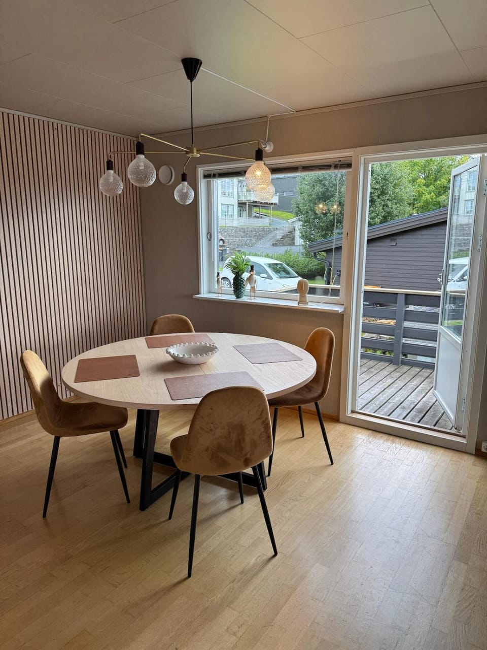 Living room, Dining area