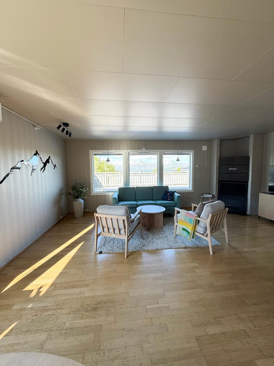 View (from property/room), Living room, Mountain view