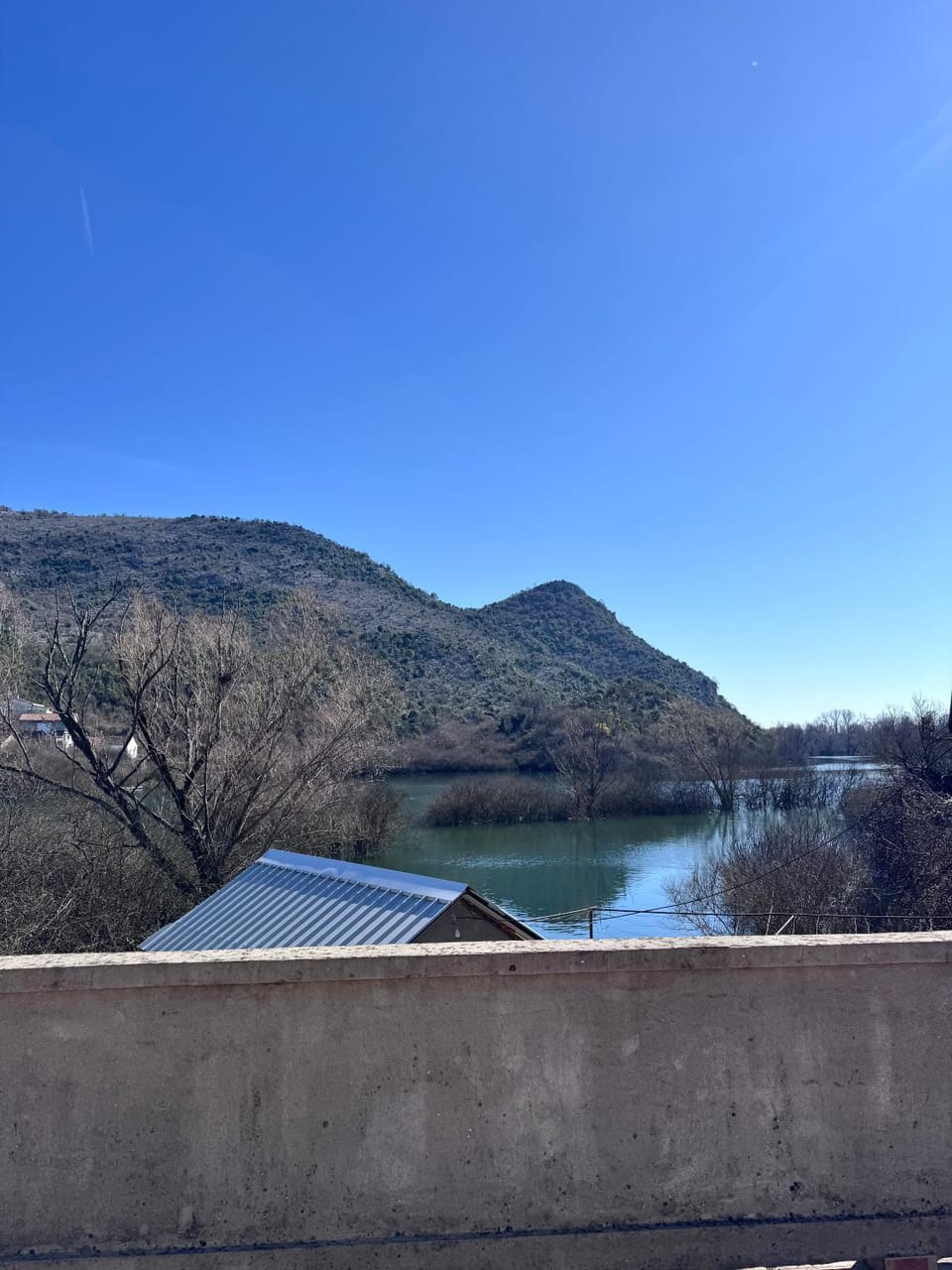 View (from property/room), Balcony/Terrace, Lake view, Mountain view