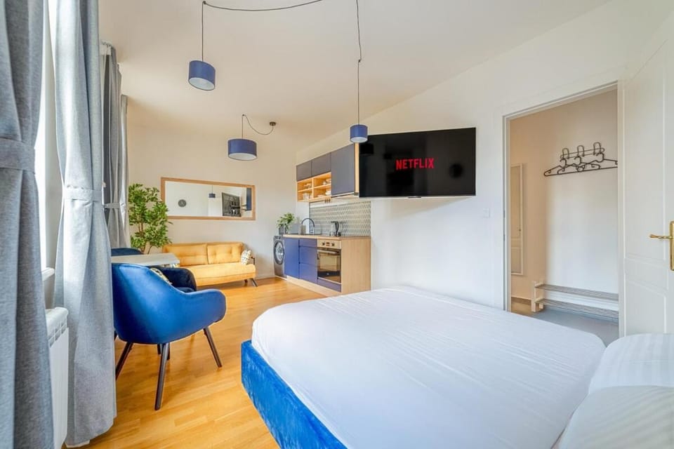 Stylish Studio with Balcony at the National Museum Apartment in Prague