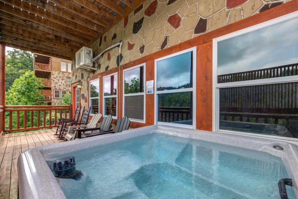 Splash Mountain Lodge By Avada Properties House in Pigeon Forge