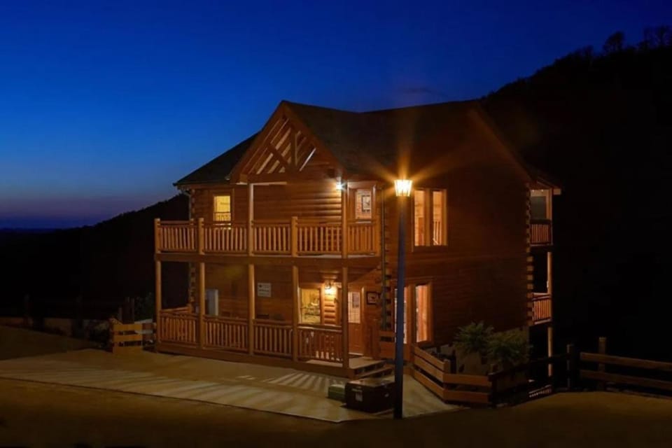 Splash Mountain Lodge By Avada Properties House in Pigeon Forge
