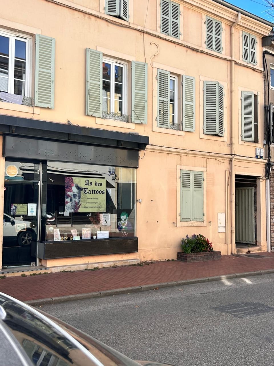 Property building, Location