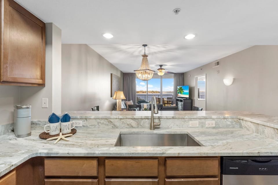 Destin West Sandpiper 606 - Amazing Views - Lazy River! Apartment in Okaloosa Island