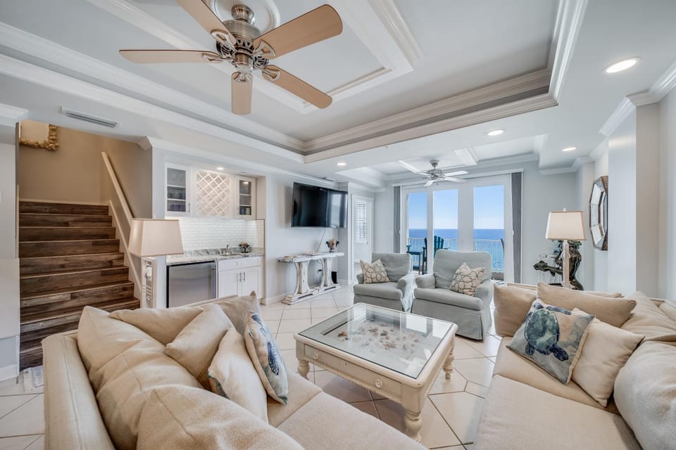 Inn at Crystal Beach Penthouse 708 - Beachfront Designer Luxury - 2 sets of Free Beach Service Apartment in Destin