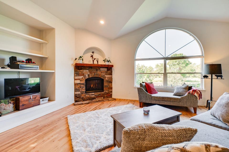 Pet-Friendly Longmont Home w/ McIntosh Lake Access House in Longmont