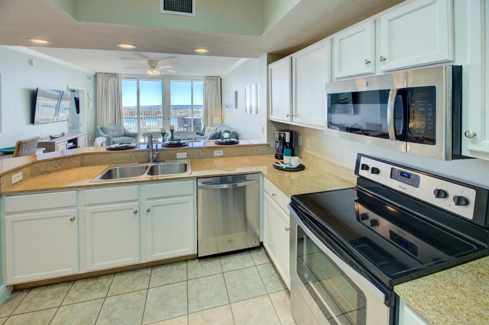 Waters Edge 111 - Ground Floor - Beach Front - Steps to Pool and Sand - Free Beach Svc Apartment in Okaloosa Island