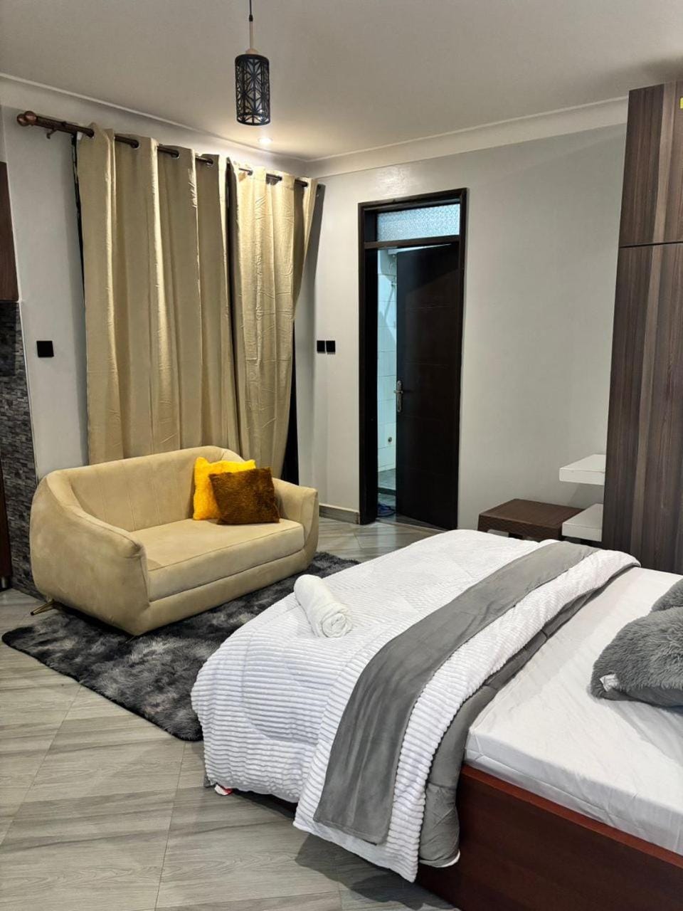 Bed, Photo of the whole room