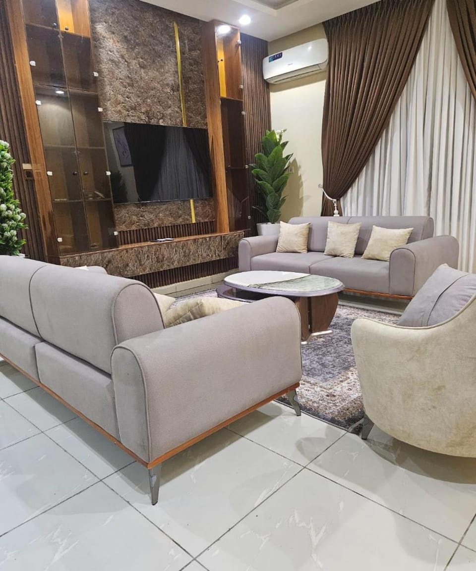 TV and multimedia, Seating area