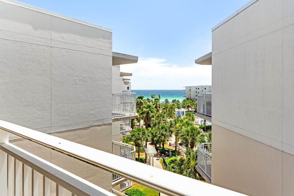 Waterscape A630 - Beachy-Chic - Beach View - Free Beach Service Apartment in Okaloosa Island