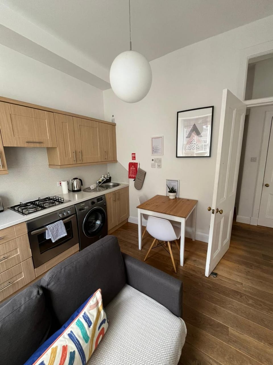 Kitchen or kitchenette, Lounge or bar