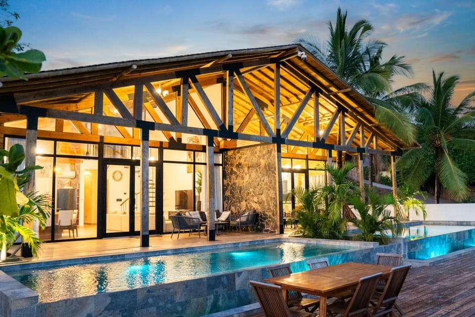 Pool view, Pool view