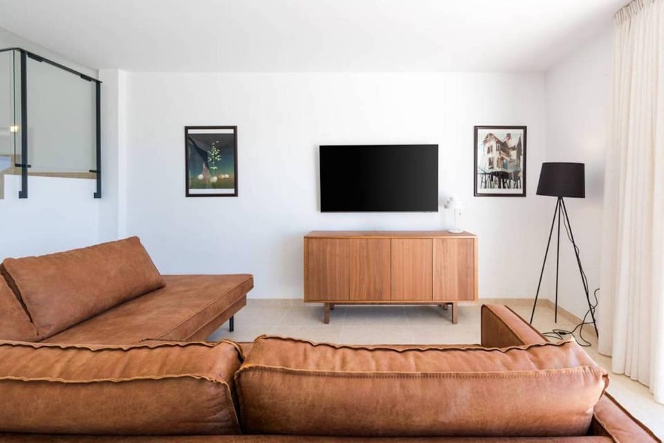 Communal lounge/ TV room, Living room