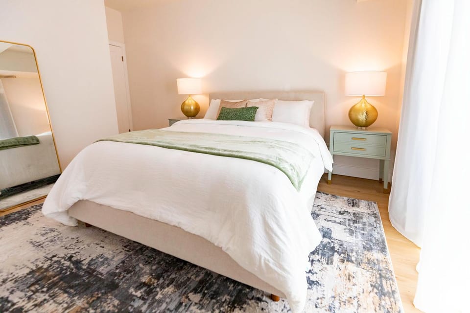Bed, Photo of the whole room, Bedroom