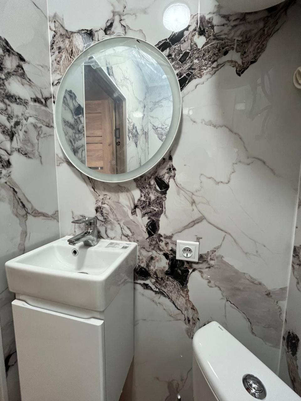 Shower, Toilet