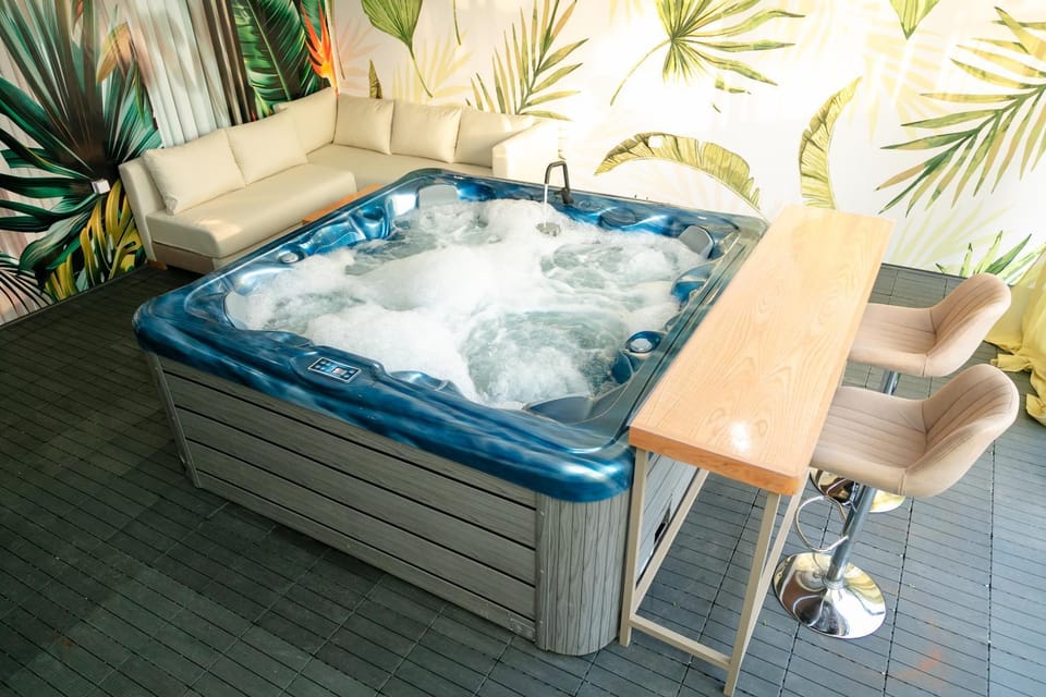 Hot Tub, Hot Tub