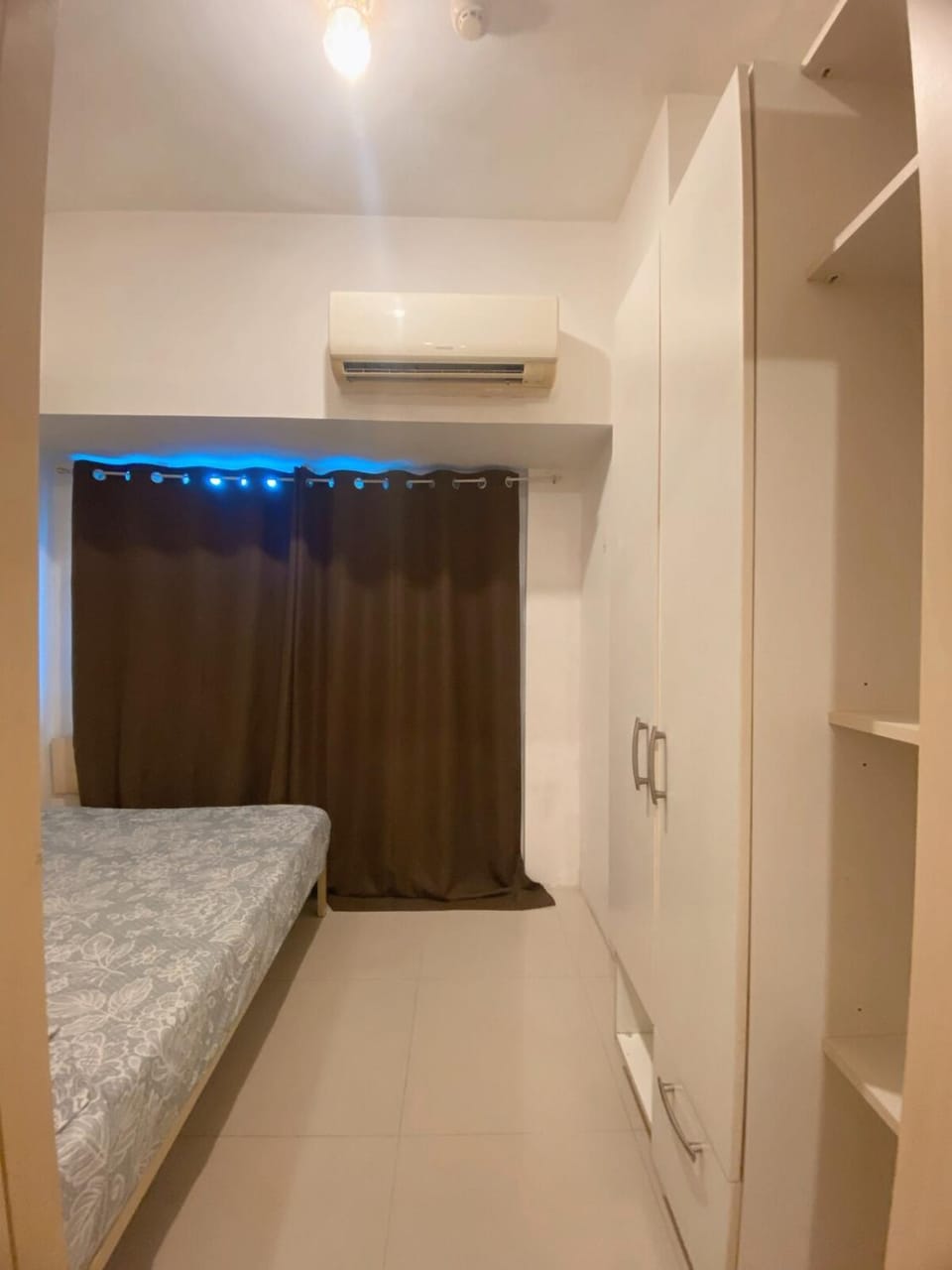 Light Residence Condo with Balcony and Pool View Apartment in Mandaluyong