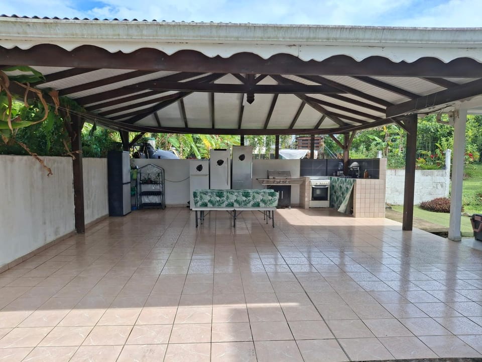 Gamping au soleil de Blachon Campground/ 
RV Resort in Leeward Islands