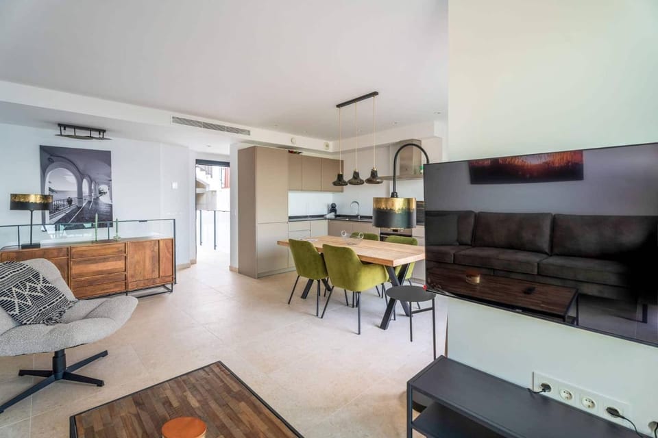 Communal lounge/ TV room, Living room