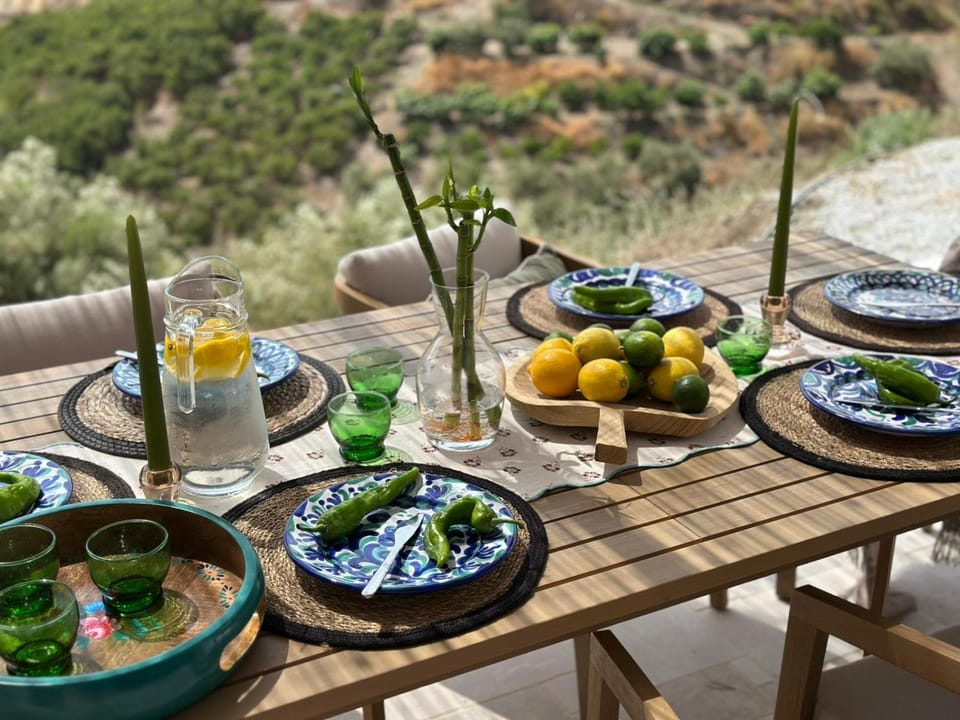 Balcony/Terrace, Food and drinks
