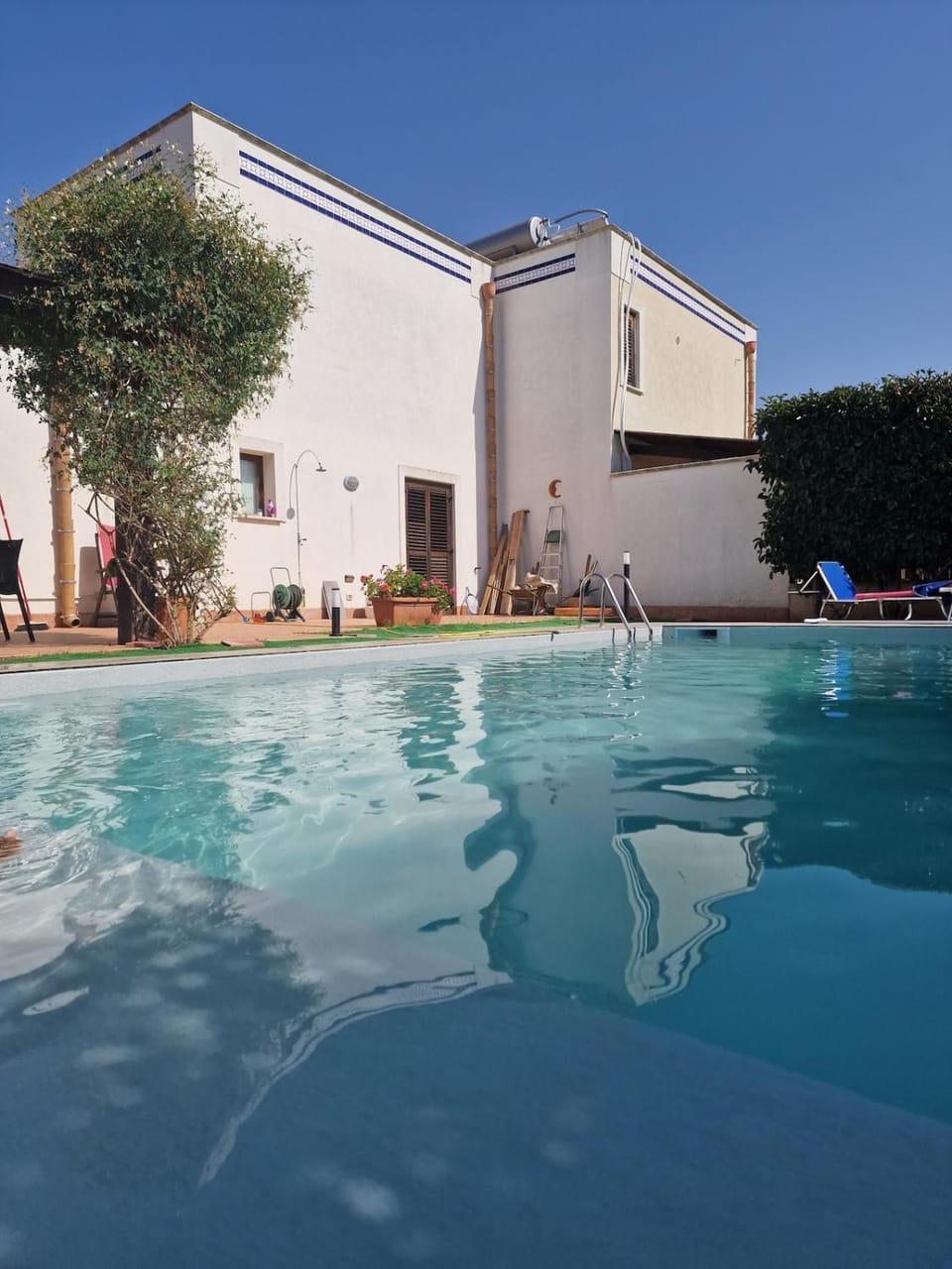 Property building, Day, Swimming pool
