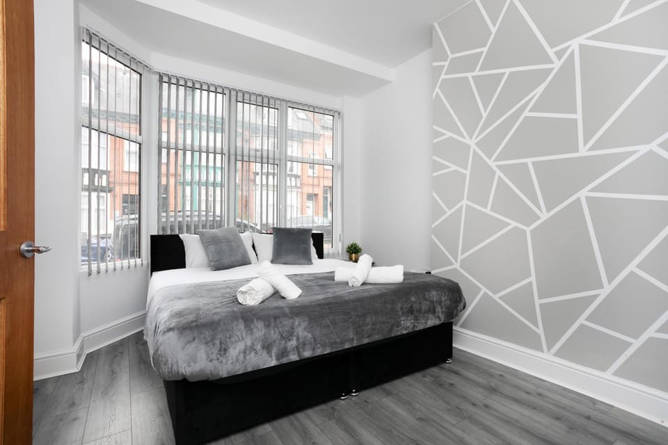 Bed, Bedroom, towels, towels