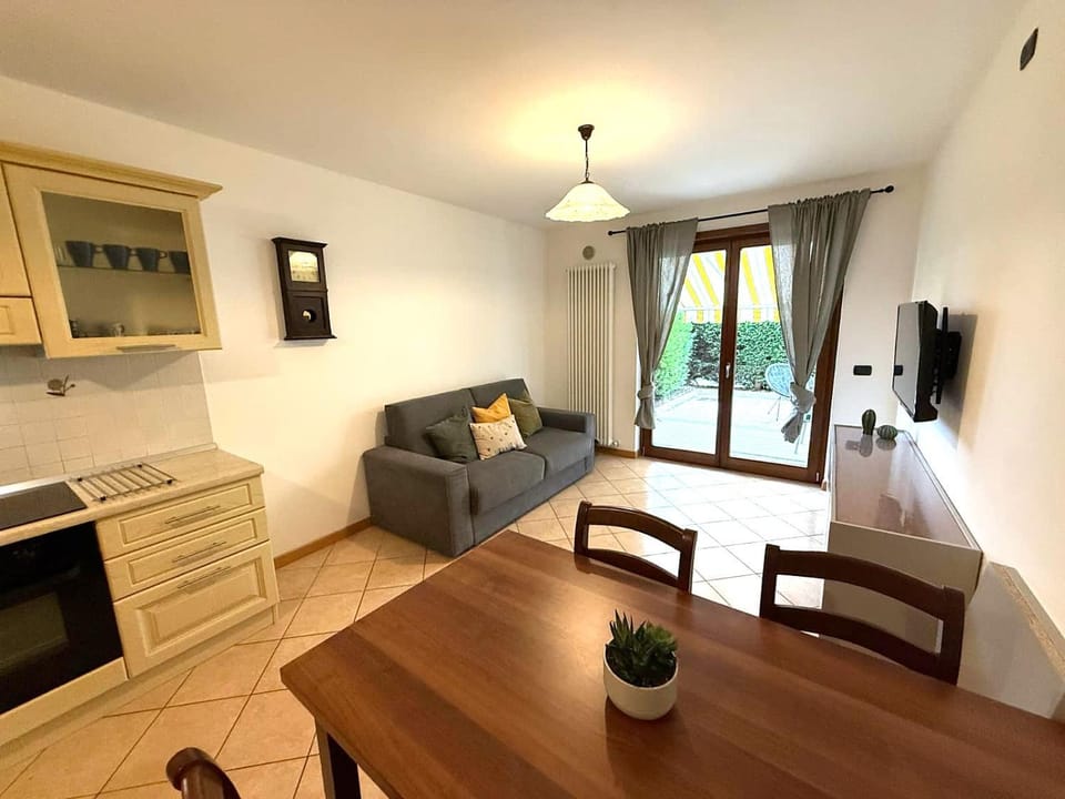 TV and multimedia, Living room, Dining area