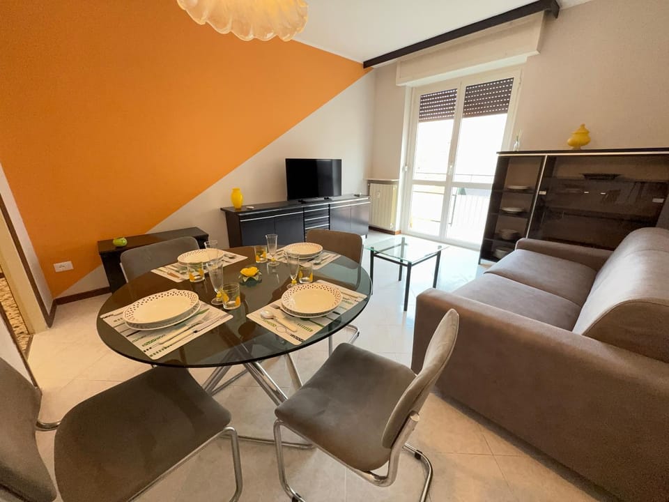 TV and multimedia, Living room, Seating area, Dining area, Evening entertainment