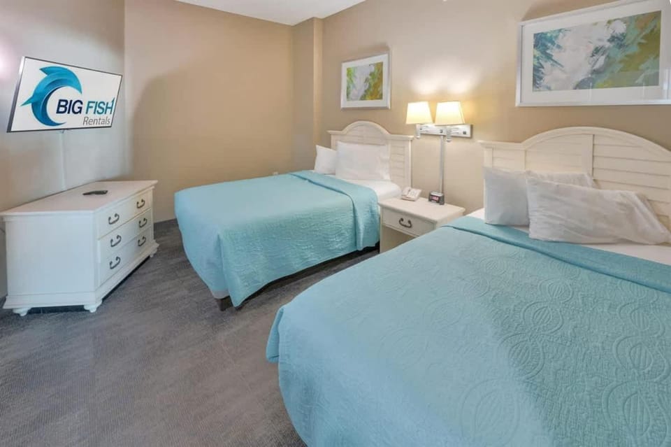 Direct Oceanfront w Nice Decor, Modern Low Floor House in North Myrtle Beach