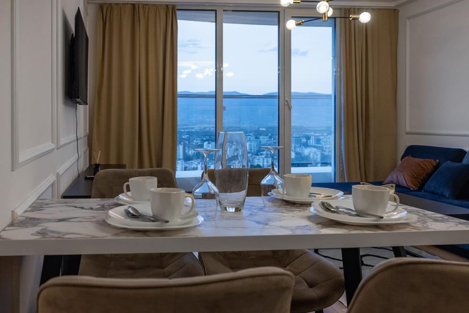 Natural landscape, TV and multimedia, Coffee/tea facilities, Living room, Seating area, Dining area, Sea view