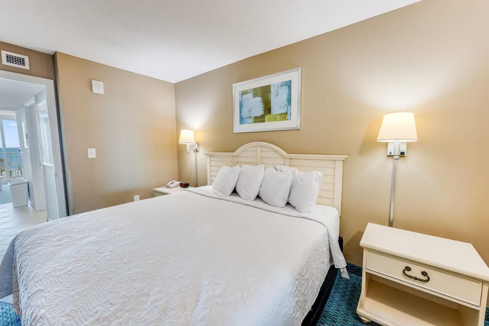 Great Views & Pools Nice Avista Resort Oceanfront House in North Myrtle Beach