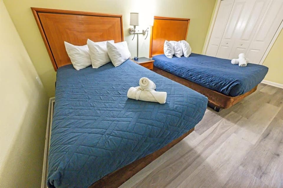 2BR Pools, Direct Oceanfront Views, Handicap, Nice House in Myrtle Beach
