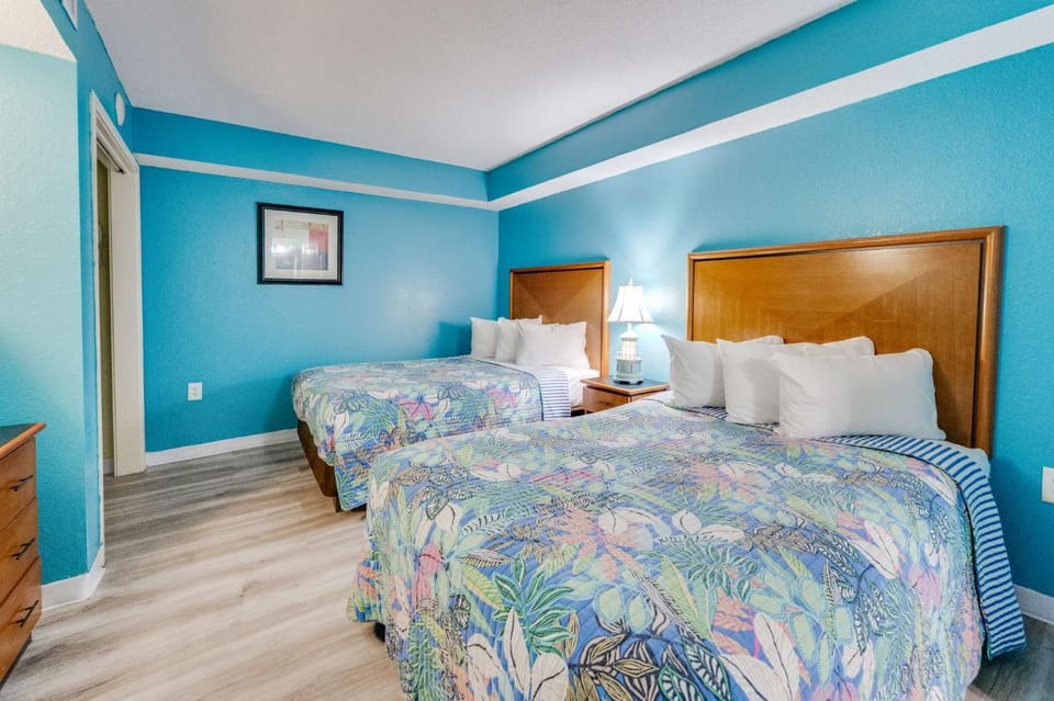 Direct View on Boardwalk, Centrally Located, Pools House in Myrtle Beach