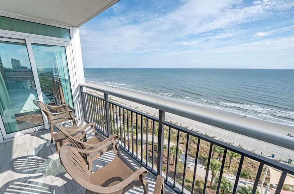 2BR with Pools, Views, Direct Oceanfront, Bay View House in Myrtle Beach