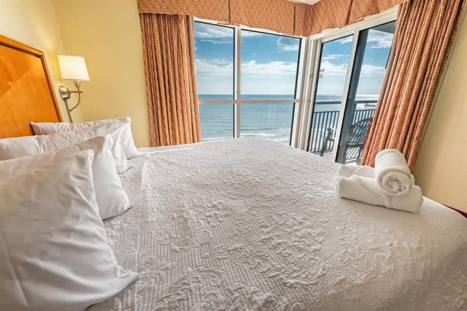 2BR with Pools, Views, Direct Oceanfront, Bay View House in Myrtle Beach