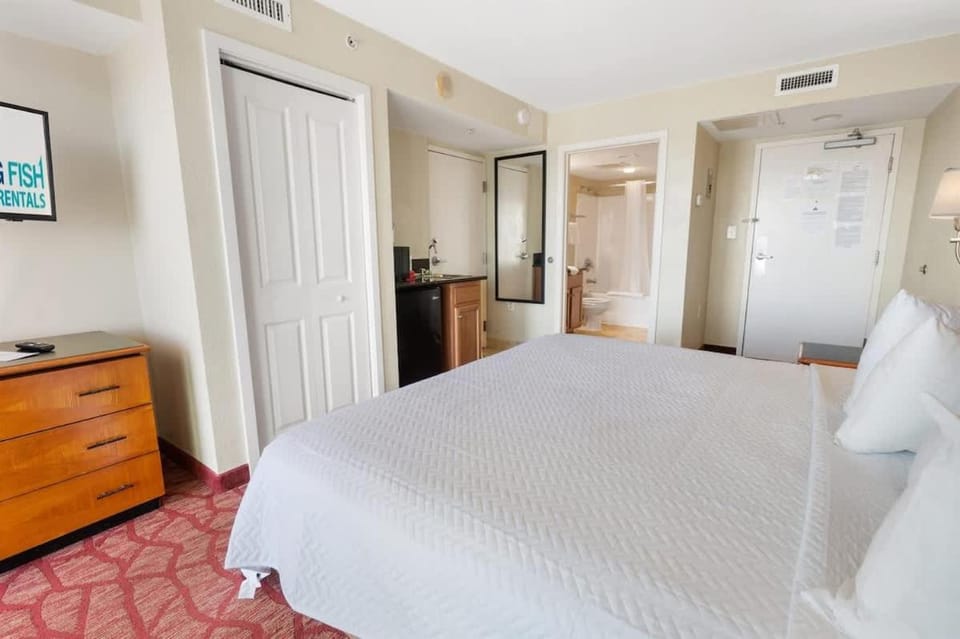 Amazing Pools, Direct Oceanfront Studio, King bed House in Myrtle Beach