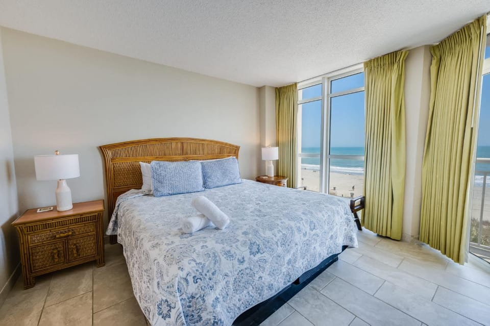 Amazing Baywatch 3BR w Pools Direct Ocean Front House in North Myrtle Beach