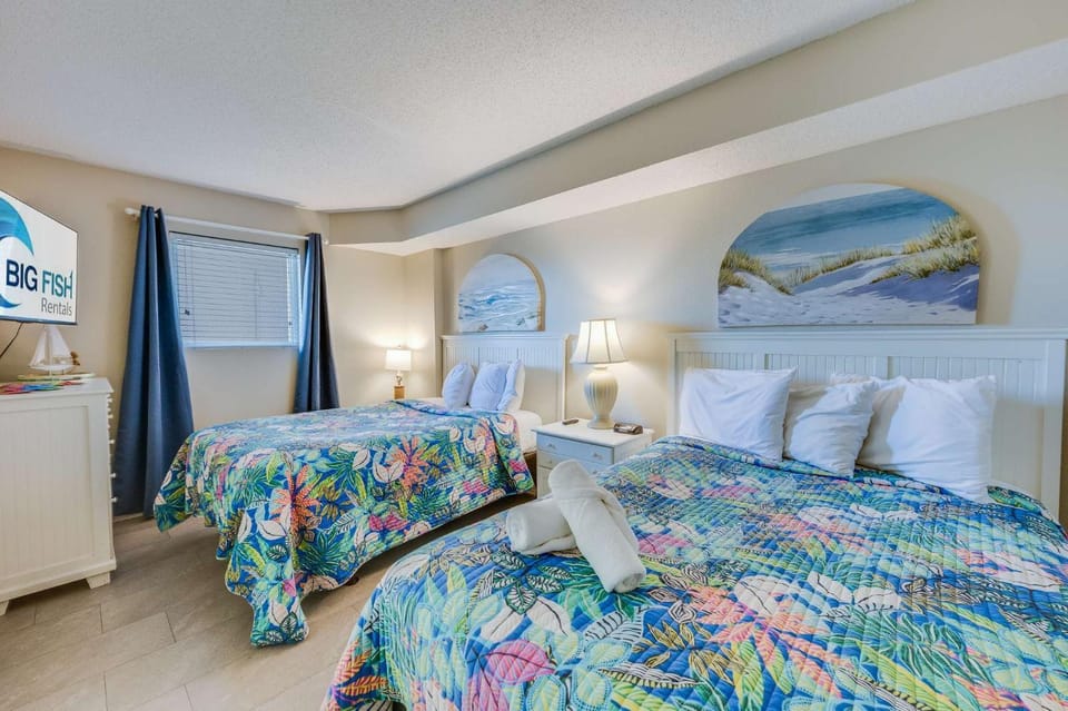 Amazing Baywatch 3BR w Pools Direct Ocean Front House in North Myrtle Beach