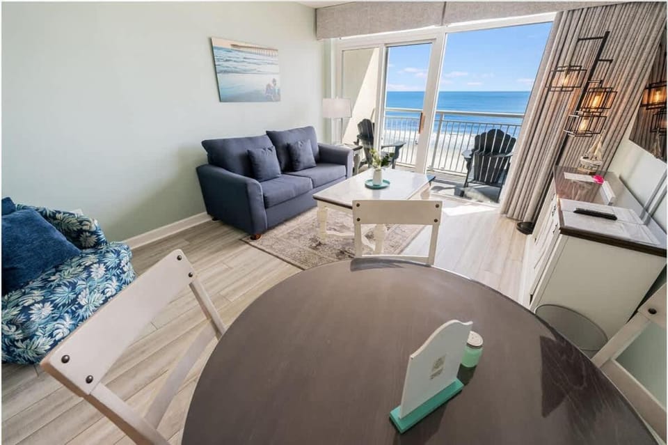 Beautiful Ocean Front, Updated Decorations wPool House in North Myrtle Beach