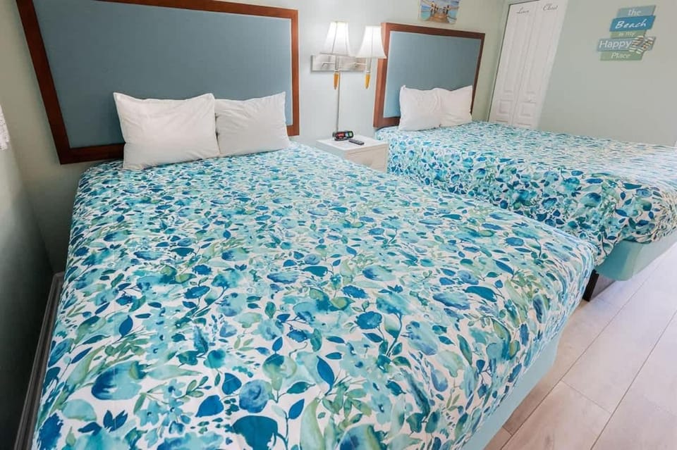 Beautiful Ocean Front, Updated Decorations wPool House in North Myrtle Beach