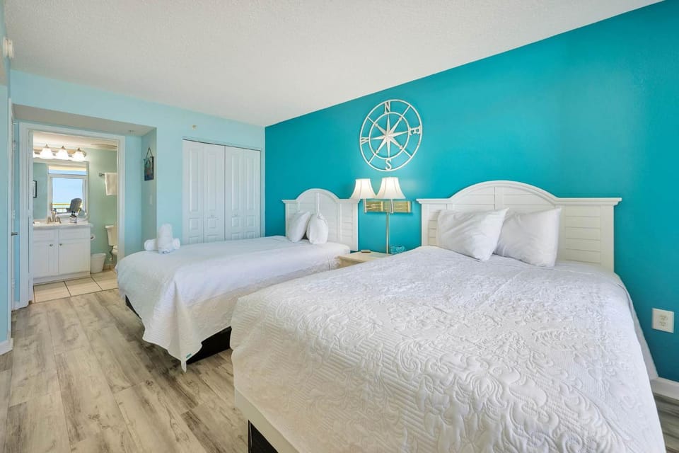 Baywatch Updated w Direct Ocean Front View, Pools House in Atlantic Beach