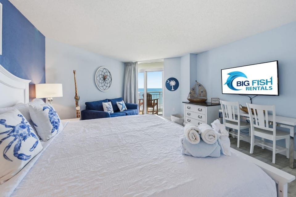 NEW Baywatch Renovated w Direct Oceanfront Views House in Atlantic Beach