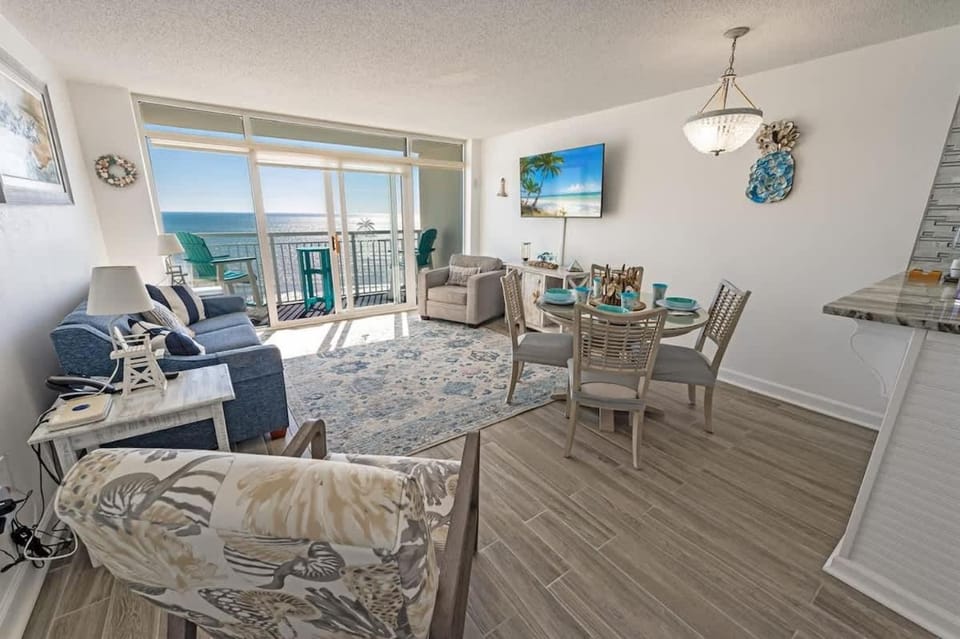 Amazing Beachfront 1Bedroom at Bay Watch with Pool House in North Myrtle Beach