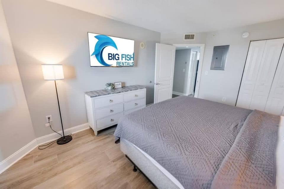 New Direct Ocean Front,Bay Watch,Pools, Great View House in North Myrtle Beach